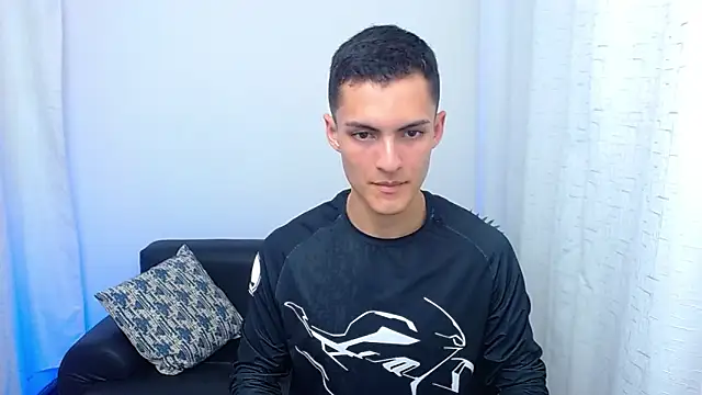 Matiius18 live sex cam