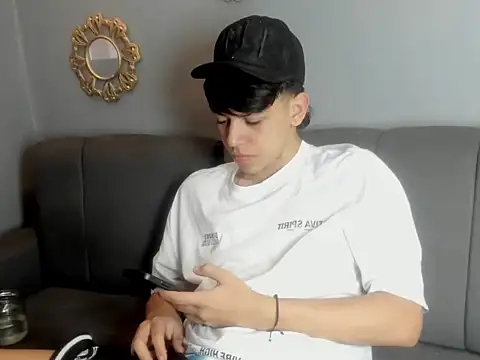 sebas_pretty7's cam snapshot