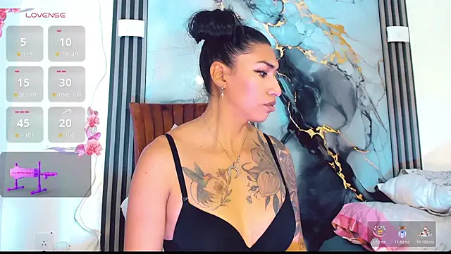 khiara_moretti live sex cam