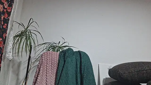 Cyndee_Winter's cam snapshot