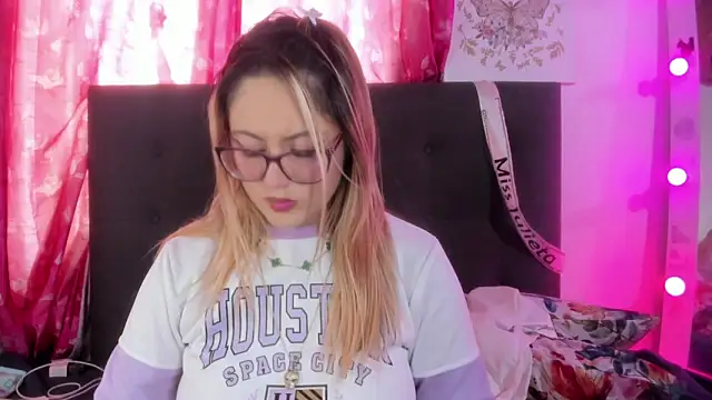 miss_julietaa's cam snapshot