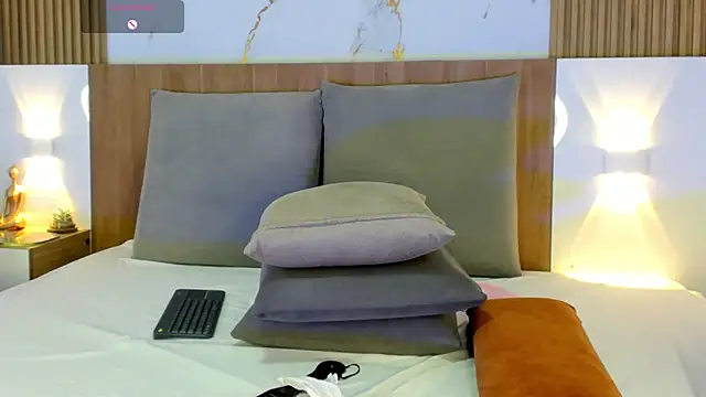 Zhara_Lenoire's cam snapshot