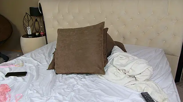 yourselenaa's cam snapshot