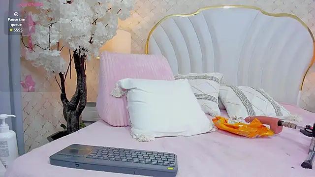 ShanelWest's cam snapshot