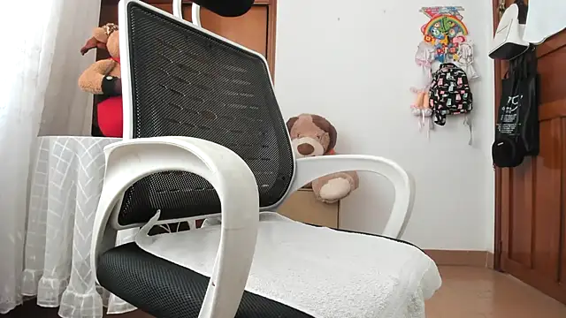 Adele_johnsonn1's cam snapshot