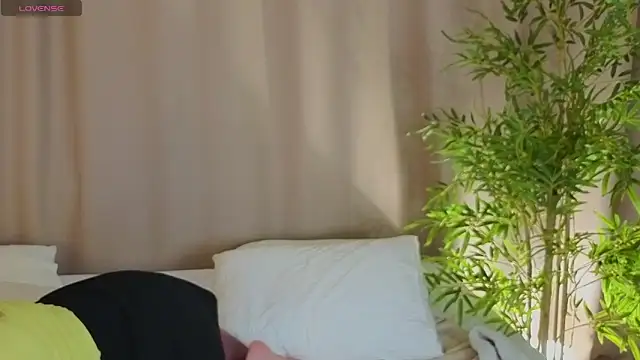 Rene_Shine's cam snapshot