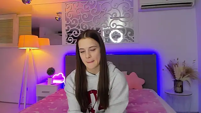 LuisaClover's cam snapshot