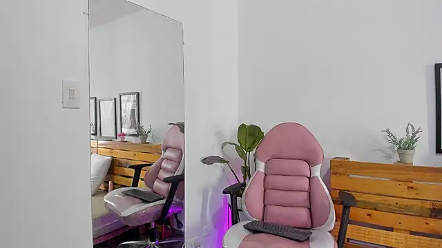 Naughty_Vanessa_'s cam snapshot