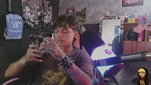 AcidMilo's cam snapshot