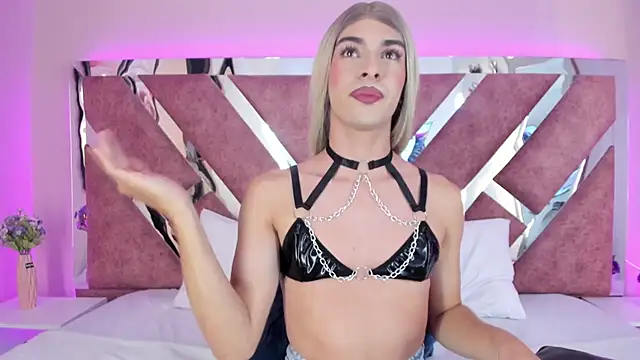 MaxiRogers live sex cam