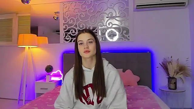 LuisaClover's cam snapshot