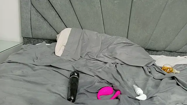 MielAndLeo's cam snapshot