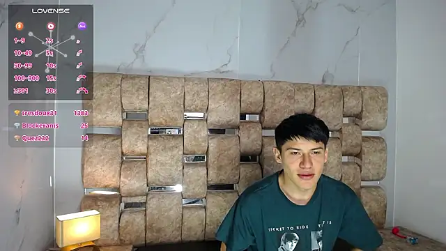 LucyyLeo's cam snapshot