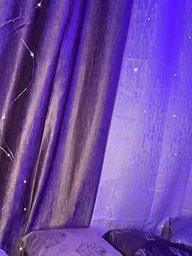 KARISHMA-STRIP's cam snapshot