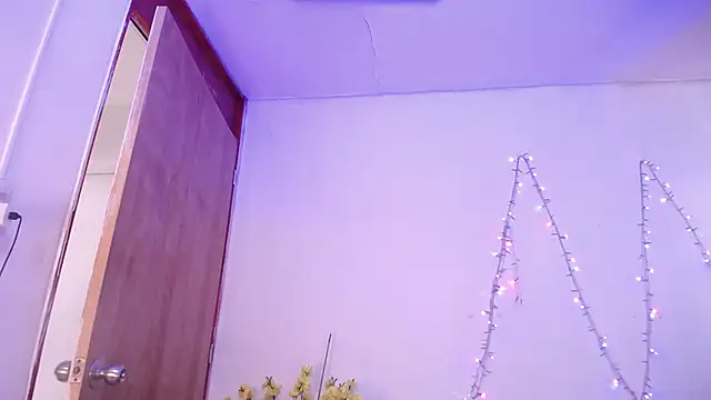 Nicol_Love0's cam snapshot