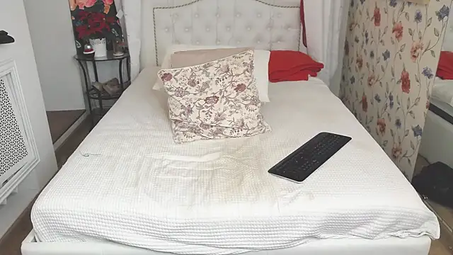 SilviaHart live sex cam