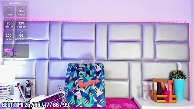 LovelyNickii live sex cam