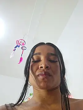 Lynda_Bonnie live sex cam