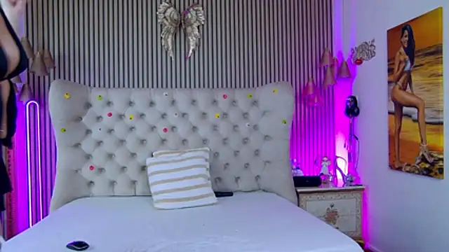 PlayfulShow's cam snapshot