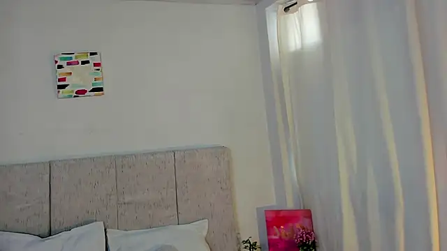 Holly_pink_'s cam snapshot