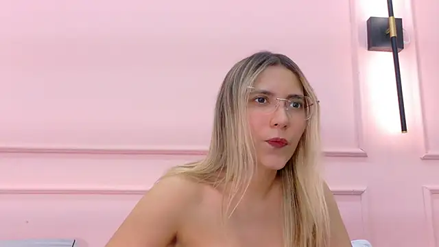 MaddieTease's cam snapshot