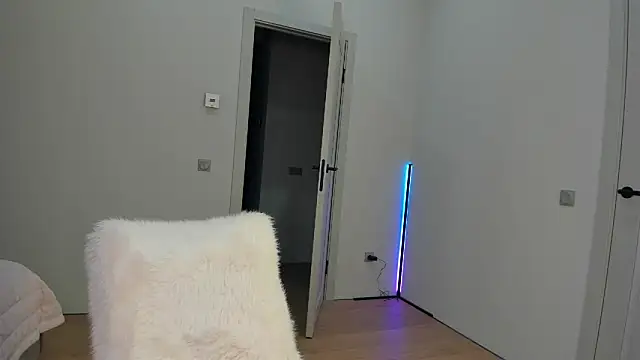 _cometoseeme_'s cam snapshot