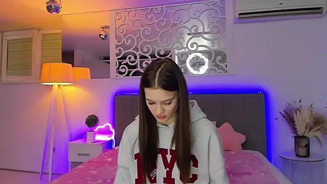 LuisaClover's cam snapshot