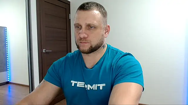 B-L-O-N-D's cam snapshot