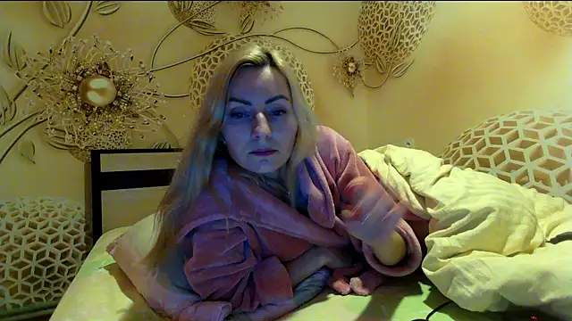 Yourrealgirl's cam snapshot