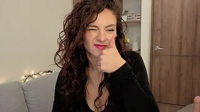 Monica-Bello live sex cam