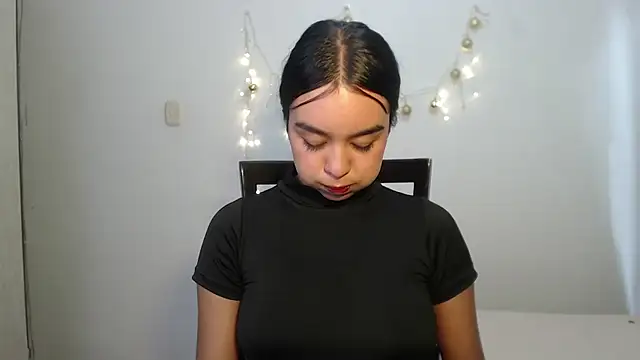 kyra_fox_'s cam snapshot