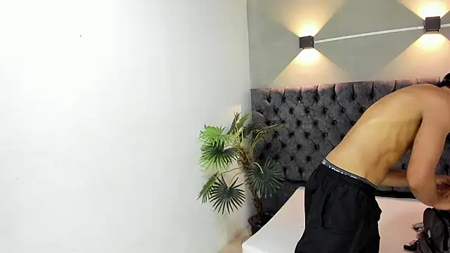 LARRY_VITO live sex cam