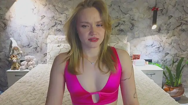 Aurora_Golden1's cam snapshot