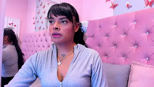 EmmaEbony_'s cam snapshot