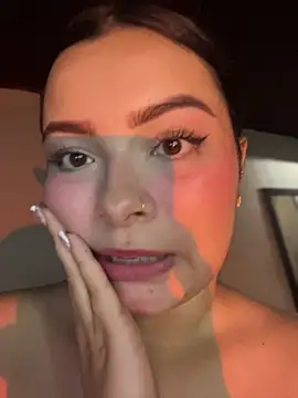 aneesa_darzi's cam snapshot