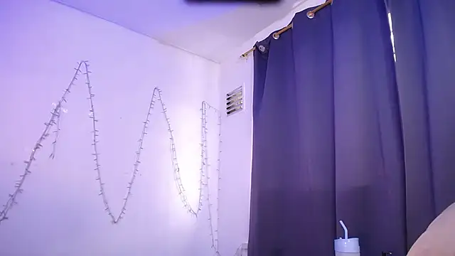 Nicol_Love0's cam snapshot