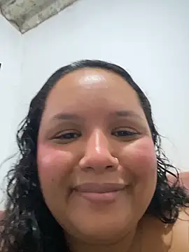 Bigostosa live sex cam