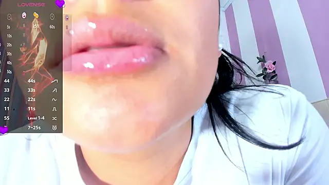 lis_dubois's cam snapshot