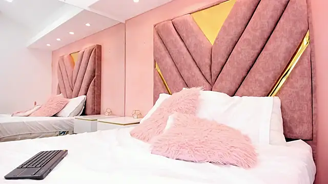 roxyflame_'s cam snapshot