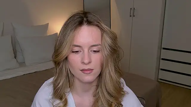 RozzitaBedberry live sex cam