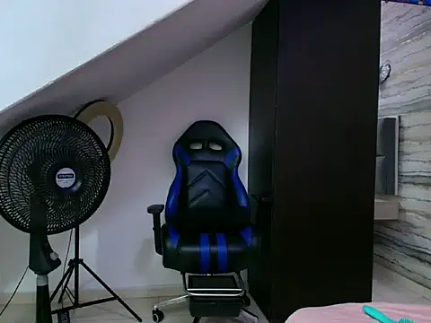 Little_Mayy's cam snapshot