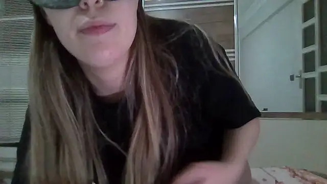 Isa-Meryem's cam snapshot