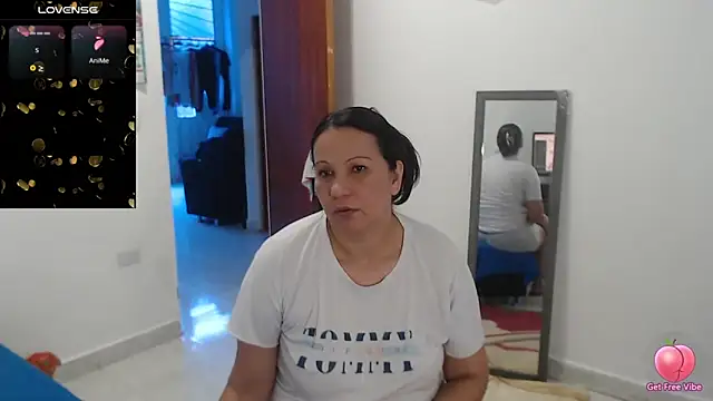 Laura_fox1's cam snapshot