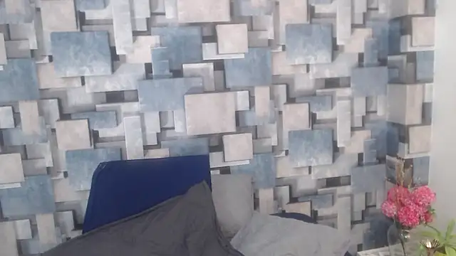 angel_dthroatt's cam snapshot