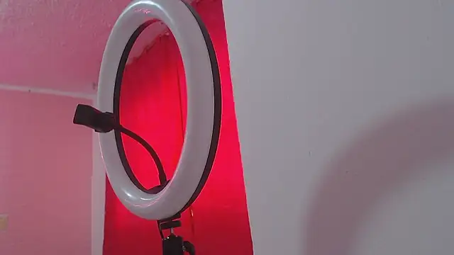 adara_cute_69's cam snapshot