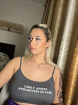 Kylie_One's cam snapshot