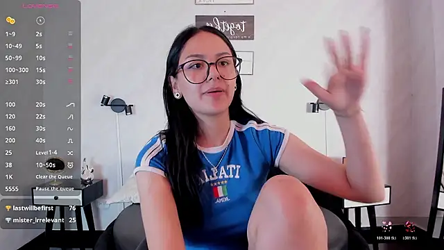 NiccolleHall's cam snapshot