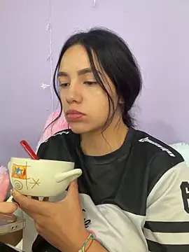 Marianahb-e's cam snapshot