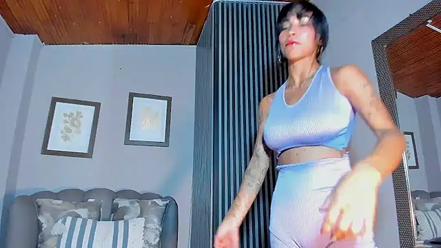 LauraAristizabal live sex cam