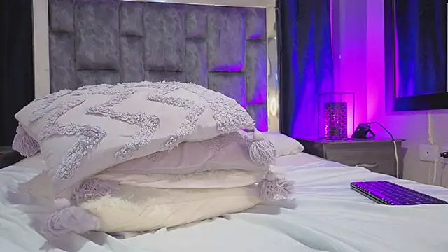 Mia_Oxford's cam snapshot